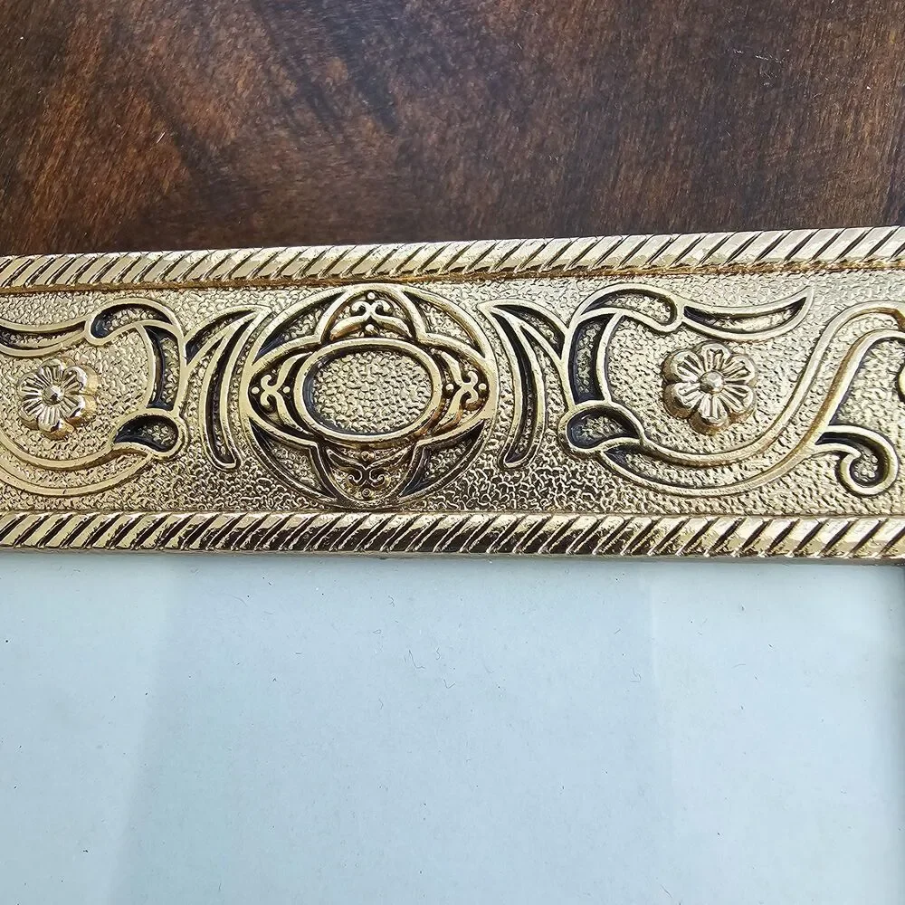 Frame | Baroque Style Tabletop Photo Frame | Gift-Ready Decor
